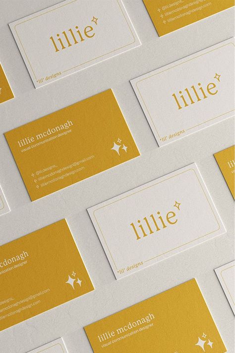 Mises En Page Design Graphique, Cute Business Cards, Art Business Cards, Buisness Cards, Graphic Design Business Card, Photographer Business Cards, Name Card Design, Self Branding, Professional Business Card Design