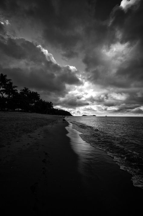 Black and White Sunset at Trinity Beach Australia. [3884 x 5841] [OC] #nature #beauty Black And White Sunset Aesthetic, Beach Black And White Aesthetic, Black Beach Aesthetic, Black And White Beach Aesthetic, Morgan Aesthetic, Sunset Black And White, Beachy Pictures, Black Quotes Wallpaper, Beach Black And White