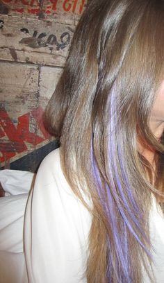 perfect, that's the exact shade of brown I try to achieve (with "normal" hair) and love the purple shade too! Purple Hair Streaks, Purple Brown Hair, Lavender Highlights, Purple Hair Highlights, Purple Streaks, Light Purple Hair, Peekaboo Hair, Brown Ombre Hair, Lilac Hair