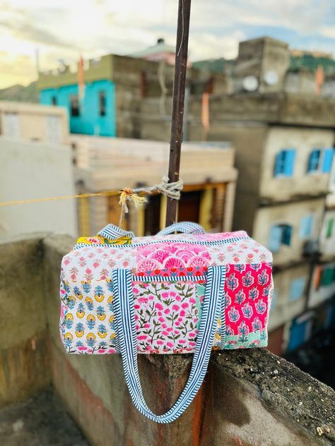 Large Patches Cotton Quilted block print weekend bags 100% cotton fabric SIZE: Small : 14"x 8 "x 8 " medium : 16" x 8" x 8 " large : 18" x 9" x 9 Big Size :20" x 10" x 10" the bags feature two pockets each on the outside :Color : Assorted & We Have More Color please Send me massage : Quilted Padding great for weekend getaways, beach trips and as carry on bags while travelling Ask me for custom orders, personalized pouches or wholesale Quilted Duffle Bag, Personalized Pouch, Weekend Bags, Weekender Bags, Overnight Travel Bag, Market Stall, Beach Trips, Overnight Bags, Quilted Fabric