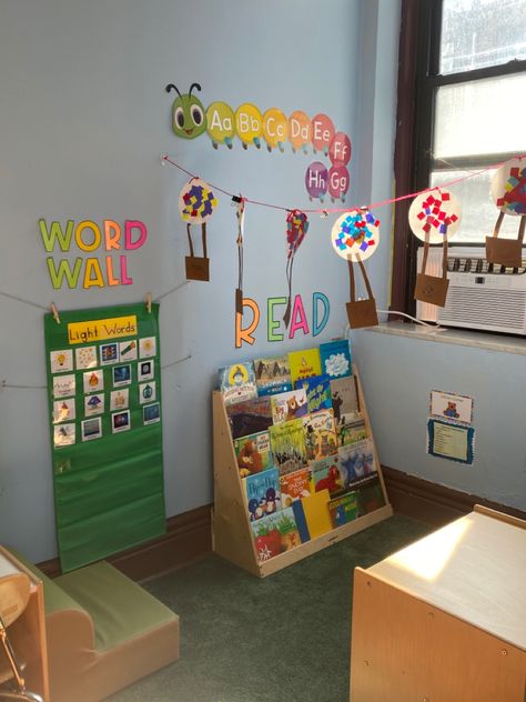 Pre K Art Wall Ideas, Decorating Preschool Classroom, Preschool Art Wall, Childcare Room Ideas Learning Spaces, Preschool Wall Decoration Ideas, Preschool Display Boards, Preschool Displays, Tk Classroom, Classroom Wall Displays