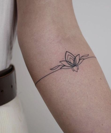 Lotus Black And White Tattoo, Lotus Tattoo On Arm, Unique Lotus Flower Tattoo Design, Fineline Tattoo Forearm, Lotus Tattoo Ideas For Women, Small Elegant Tattoos, Simple Lotus Flower Tattoo, Lotus Flower Tattoo Ideas, Lotusblume Tattoo