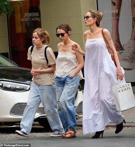 Angelina Jolie Now, Flowy White Dress, Angelina Jolie Style, Brad And Angelina, White Flowy Dress, Nyc Street, Soho Nyc, Street Look, June 22