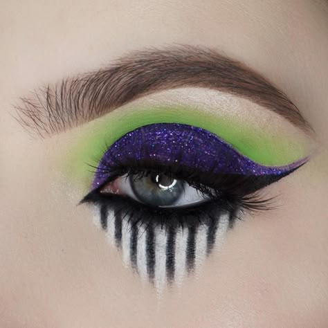 Sandworm Beetlejuice Makeup, Beetle Juice Eye Makeup, Beetlejuice Makeup Female Glam, Beetle Juice Inspired Makeup, Cute Beetlejuice Makeup, Beatle Juice Make Up, Beetlejuice Costume Female Makeup, Glam Beetlejuice Makeup, Easy Beetlejuice Makeup