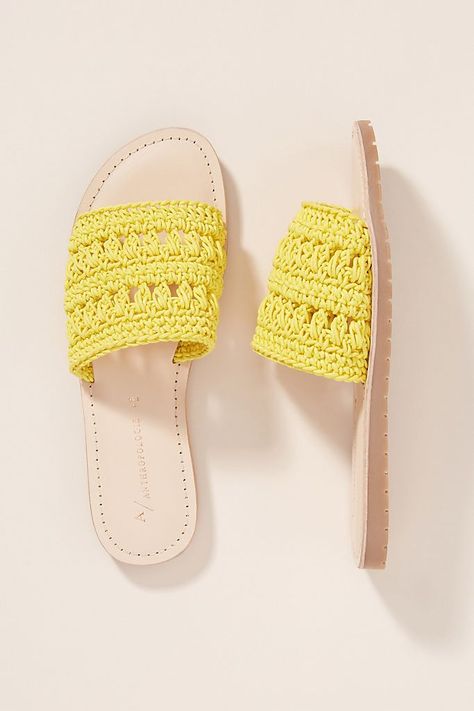 Sandal Rajut, Crochet Fashion Trends, Crochet Shoes Pattern, Raffia Sandals, Fashion Shoes Sandals, Crochet Sandals, Anthropologie Shoes, Designer Slippers, Shoe Pattern