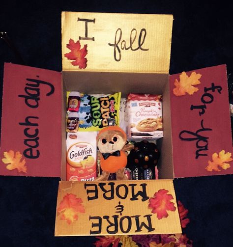 Fall care package! #autumn #fall #carepackage #boyfriend #love #pumpkin Fall Gift Basket For Girlfriend, Fall Care Package Ideas For Boyfriend, Thanksgiving Gift Basket For Boyfriend, Thanksgiving Boyfriend Gift, Fall Gifts For Girlfriend, Thankful Gifts For Boyfriend, Fall Gift Basket Ideas For Boyfriend, Thankful Basket For Boyfriend, Spooky Gifts For Boyfriend