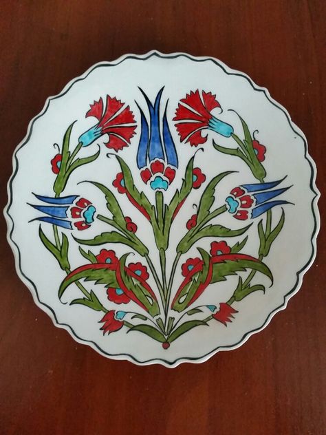 Çini Lace Drawing, Glass Painting Patterns, Painting Flowers Tutorial, Painted Ceramic Plates, Madhubani Art, Islamic Art Pattern, Feather Painting, Turkish Art, Nature Art Painting