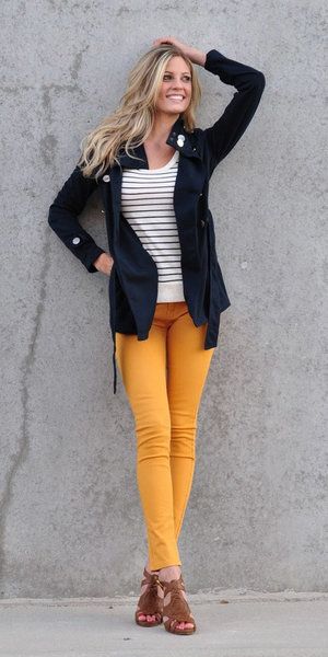 Mustard Pants Outfit, Yellow Pants Outfit, Mustard Pants, Casual Weekend Outfit, Boho Layering, Yellow Pants, Weekend Outfit, Dressy Casual, Pants Color