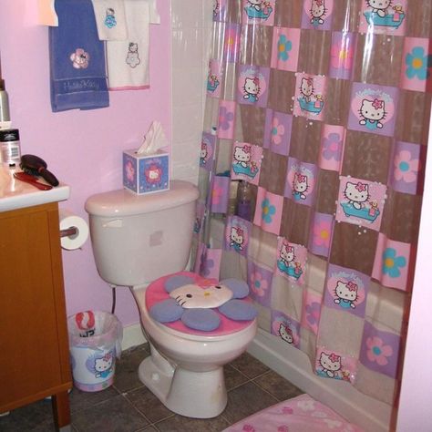 Hello Kitty Bathroom Aesthetic, Hello Kitty Door Decoration, Hello Kitty Bathroom Decor, Hello Kitty Apartment, Hello Kitty Room Aesthetic, Y2k Bathroom, Kawaii Bathroom, Hello Kitty Bathroom, Kitty House