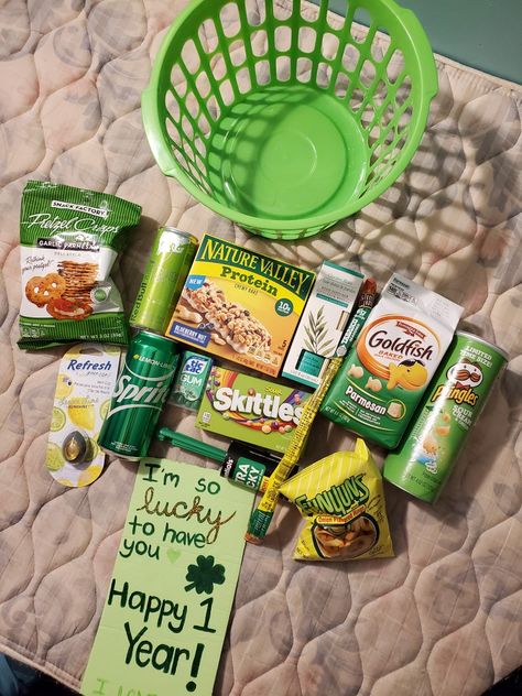 My boyfriend and I's anniversary happens to be on St. Patties Day so I made him a little green gift basket with snacks and useful things. Mostly dollar store stuff. Green Gift Basket, Boyfriend Basket, Valentines Gift For Boyfriend Baskets, For Boyfriend, St Patties, Green Snacks, St Patrick Day Treats, Boyfriend Gift Basket, St Patricks Day Crafts For Kids