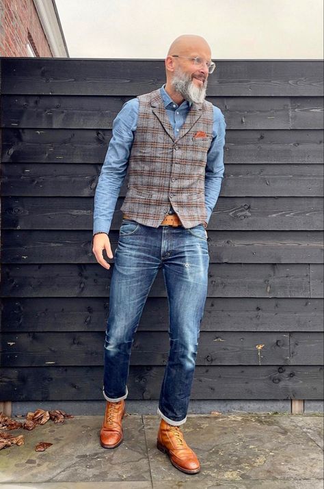 Jeans And Vest Outfit For Men, Stylish Men Over 50 Casual, Fashion After 50, Stylish Outfits For Men, Rock Style Men, Bald Men Style, Older Mens Fashion, Mens Vest Fashion, Men Over 50