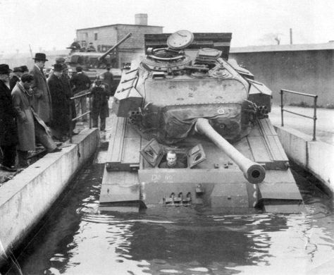 Wateproof hulll trials of Centurion Mk 3, Barnbow factory Crusader Tank, Afrika Corps, Perang Dunia Ii, Panzer Ii, Panzer Iii, Panther Tank, Soviet Tank, Panzer Iv, German Soldiers Ww2