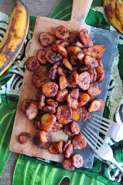 Plantain Fries, Ghanaian Food, Banane Plantain, Carribean Food, West African Food, Africa Food, Warm Scarves, Nigerian Food, Healthy Food Motivation