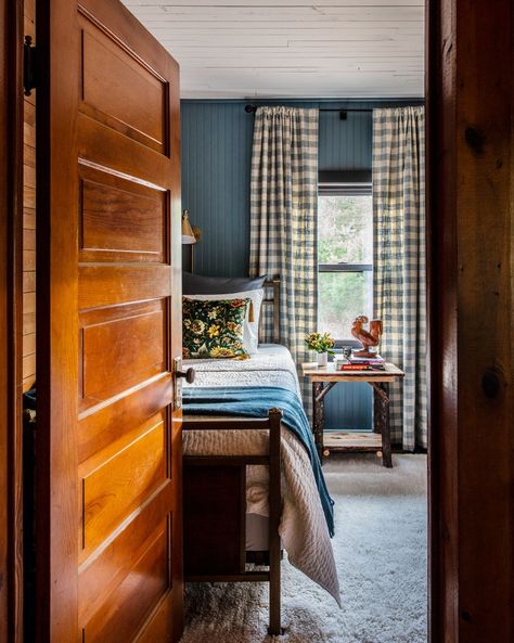 Small Cozy Bedroom Ideas, Small Cozy Bedroom, Cozy Farmhouse Bedroom Ideas, Blue Beadboard, Bedroom Paint Color Ideas, Dark Gray Paint Colors, Boho Minimalism, Bedroom Paint Color, Cozy Farmhouse Bedroom