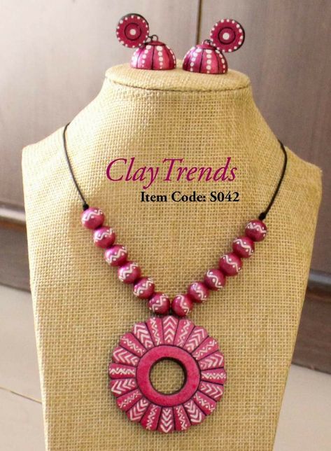 Teracota Jwellary Making, Clay Jwellary Design, Terracotta Jewellery Designs Handmade, Terracotta Jewellery Designs Modern, Teracotta Ideas, Clay Jwellary, Terracotta Pendant, Terracotta Design, Diy Earrings Materials