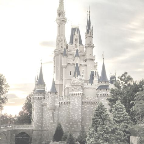 Cinderella Aesthetic, Once Upon A Broken, Royal Core, Fairytale Aesthetic, Castle Aesthetic, School For Good And Evil, Royal Aesthetic, Royal Castles, Secret Gardens