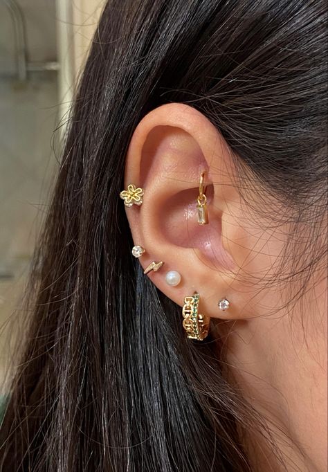 Ears Pirsing, Earring Constellation, Ear Constellation Piercings, Constellation Piercing, Piercing Placement, Constellation Piercings, Unique Ear Piercings, Piercings Ideas, Piercing Inspo