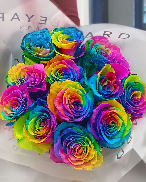 Amaze them with a display of dazzling colour! Our rainbow roses are a truly unique gift 🌈 https://www.appleyardflowers.com/rainbow-roses-16812 Rainbow Roses Aesthetic, Rainbow Rose Bouquet, Rainbow Bouquet Wedding, Rainbow Flower Bouquet, Roses Rainbow, Sienna Wedding, Rainbow Bouquet, Roses Bouquet Gift, Congratulations Flowers