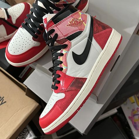 Jordan 1 Into The Spiderverse, Across The Spider Verse Jordan 1, Spiderman Air Jordan, Spiderman Across The Spider Verse Outfit, Spider Man Sneakers, Jordan 1 Spider Verse, Spider Man Jordan 1s, Aj1 Spiderman, Spiderverse Jordan