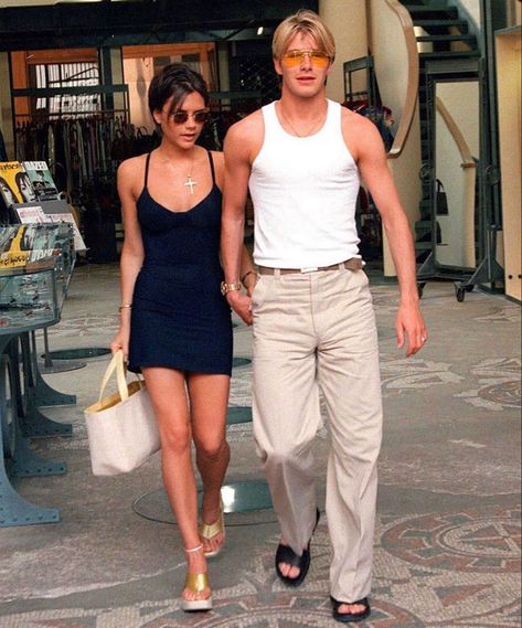 ديفيد بيكهام, David Beckham Style, Posh And Becks, Victoria And David, Victoria Beckham Outfits, Couple Fits, David And Victoria Beckham, Victoria Beckham Style, Posh Spice