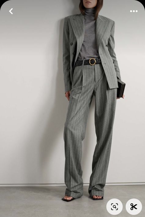 Pinstripe Suit Women Street Styles, Grey Fashion Outfits, Women Grey Suit, Office Clothes Women Business Chic, Straight Pants Outfit, Pinstripe Suit Women, Formal Work Outfit, Pinstripe Pants Outfit, Miranda Hobbes