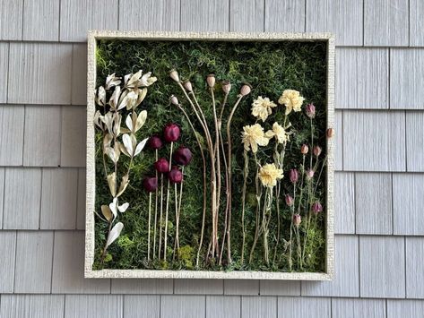 Anthro-Inspired DIY Wall Art Dried Flower Wall Art, Dried Flower Frame, Dried Flower Wall, Using Dried Flowers, Poppy Pods, Anthropologie Inspired, Geek Design, Old Frames, Diy Renovation