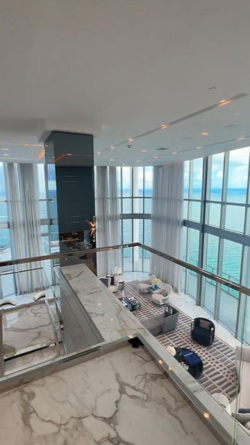 Penthouse Apartment Ocean View, Penthouse Apartment Miami, Luxury Apartment Miami, Miami Luxury Apartment, Miami Penthouse Aesthetic, Miami Penthouse Luxury Condo, Beautiful Apartments Interior, Penthouse Luxury Bedroom, Madrid Penthouse