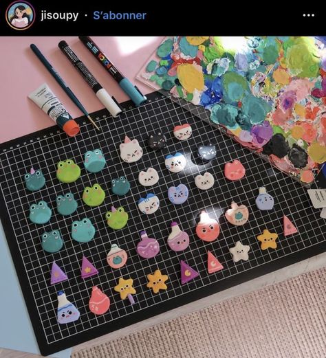 Clay Pins, Clay Magnets, ดินปั้น Polymer Clay, Tanah Liat, Clay Diy Projects, Handmade Pins, Cute Polymer Clay, Cute Clay, Clay Art Projects