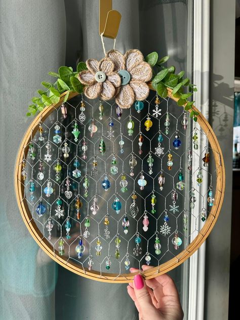 Fun Diy Crafts For Adults, Embroidery Rings, Chicken Wire Crafts, Crystal Suncatchers Diy, Suncatcher Diy, Glass Bead Crafts, Bead Crafts Diy, Diy Wind Chimes, Fun Group