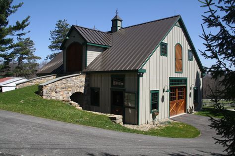 Bank barn Greenhouse Workshop, Pizza Area, Barn Remodel, Barn With Living Quarters, Barn Conversions, Bank Barn, Barn Plan, Barn Houses, Barn Shop