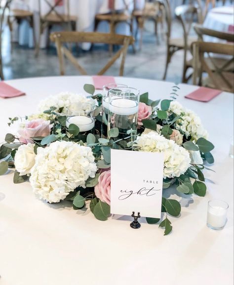 Garland Centerpiece Wedding Round Table, Flower Garland Centerpiece Round Table, Round Table Garland Wedding, Garden Style Wedding Centerpieces, Large Round Table Centerpiece, Wedding Tablescapes Round Tables, Wedding Decorations Round Table, Simple Centerpiece Wedding Round Tables, Wedding Round Table Centerpieces