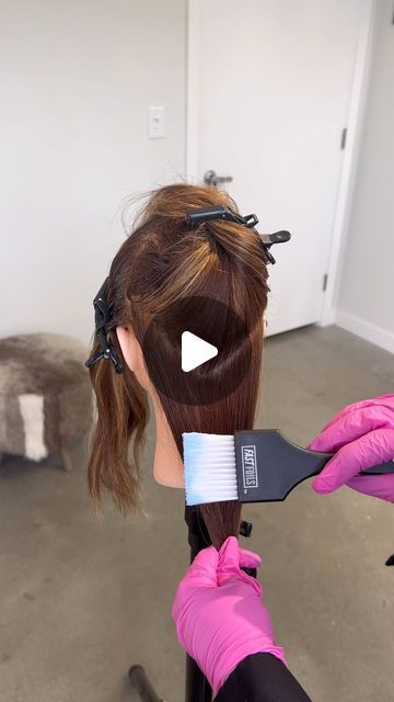 J Ladner | Joshua Ladner on Instagram: "🐍🐍 How to Cobra Balayage 🐍🐍 . . #cobrabalayage is one of my most efficient balayage patterns and placements. The importance of leaving depth behind and celebrate lightness where it matters. : : This technique is perfect for any guest who wants to experience color for the first time, has been without color for a while and wanting to get back into the color game! 🐍🐍 . : Taking deep v or rounded section and surface painting to allow the lightness to softly blend and lift while keeping their natural left behind. : : : : : : : #saloneducation #haireducation #hairclass #oligopro #jladner #fastfoilseducation #texashairstylist #chicagohairstylist #californiahairstylist #vegashairstylist #losangeleshairstylist #oregonhairstylist #modernsalon #salonmagaz Balayage Painting Technique, V Balayage Technique, Cobra Balayage Technique, Balayage Pattern Technique, Balayage How To, Cobra Balayage, Hair Sectioning Techniques, Balayage Pattern, Balayage Placement Techniques