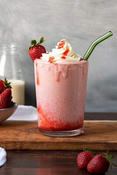 Best strawberry milkshake recipe without ice cream Strawberry Milkshake Recipe Without Ice Cream, Best Strawberry Milkshake Recipe, Milkshake Recipe Without Ice Cream, Milkshake Without Ice Cream, Strawberry Frappuccino, Strawberry Milkshake Recipe, Healthy Milkshake Recipes, Milkshake Recipe Strawberry, Milkshake Drink