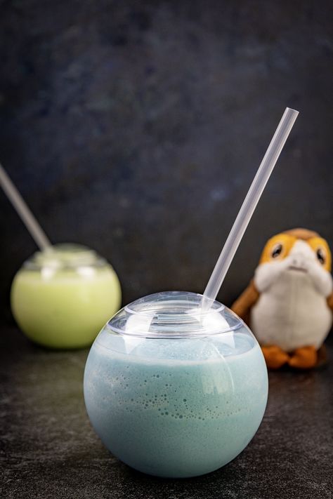 Blue Milk Recipe, Star Wars Dessert, Star Wars Birthday Party Ideas, Themed Meals, Halloween Lunch Box, Star Wars Food, Birthday Party Ideas For Kids, Disney Movie Night, Party Ideas For Kids