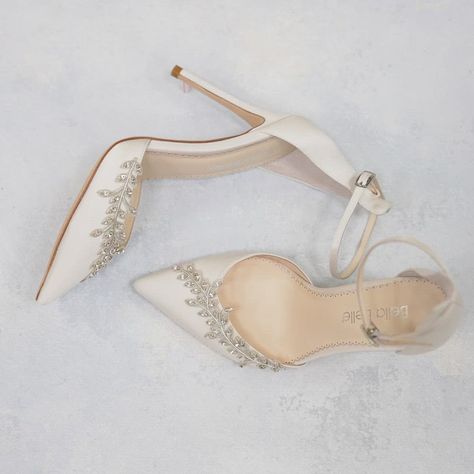 Fairytale Wedding Shoes, Heals For Wedding, Chic Wedding Shoes, Elegant Wedding Shoes Heels, Ivory Shoes Wedding, Comfortable Wedding Shoes For Bride, White Bridal Heels, Wedding Heels Brides, Wedding Heels For Bride