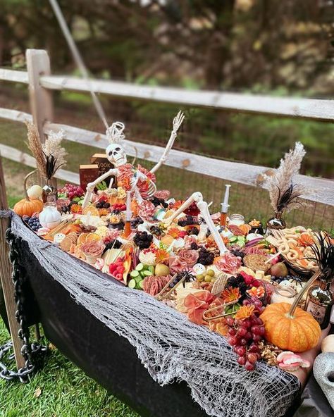 Farm Halloween Party, Spooky Grazing Table, Halloween Party Buffet Table, Halloween Graze Table, Halloween Grazing Table Ideas, Halloween Charcuterie Table, Halloween Food Table Display, Halloween Grazing Table, Halloween Food Display