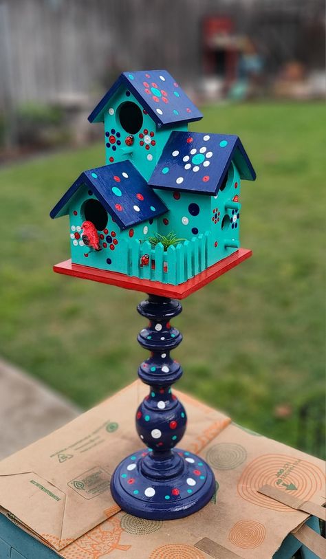 Blue Bird House Painting Ideas, Painted Bird Houses Ideas, Bird Houses Painted Colorful, Painted Bird Houses Ideas Beach, Cute Bird House Painting Ideas Flowers, Tiny Bird Houses Painted, Wacky Birdhouses, Hand Painted Birdhouses, Birdhouse Craft