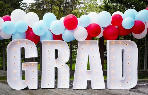 Mr And Mrs Marquee Letters Diy, Diy Yard Letter Sign, Big Letters Decoration Diy, Grad Backdrop Ideas, Light Letters Diy, Diy Light Up Sign, Marquee Letters With Balloons, Large Light Up Letters, Diy Marquee Letters