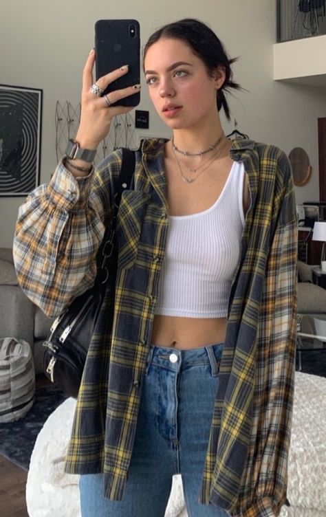 Oversized Plaid Shirt Outfit, Oversized Flannel Outfits, Flannel Outfits Aesthetic, Flannel Outfits Summer, Flannel Outfits Fall, Mode Country, Flannel Shirt Outfit, Oversized Shirt Outfit, Claudia Sulewski