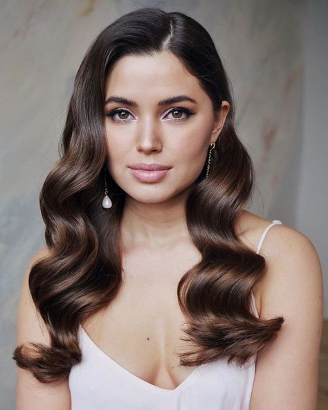 Hollywood glam. #brunette #waves #sleekhair Mod Hairstyles, Engagement Hair, Wedding Hair Brunette, Old Hollywood Hair, Hollywood Curls, 20s Wedding, Bridal Hair Down, Prom 2022, Wedding Hair Up