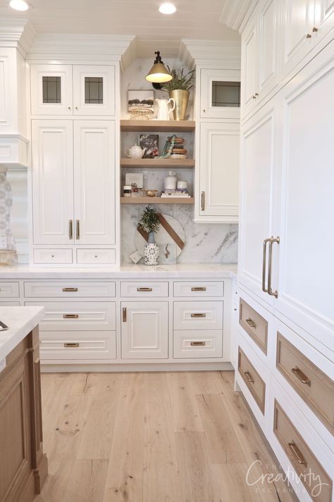 Utah Valley Parade of Homes 2019. There were so many little details that I spotted in this home.  In the bathrooms, I loved the wood planked ceilings, oak cabinetry balanced with white subway tile.  By the way, I saw quite a bit of black tiled floors during the tour including matte black hexagon (like the bathroom below) and various versions of black slate tile.I really loved the evolved modern farmhouse-ish architecture exterior of this home but with the mix of stucco and limestone Light Wood Floors, White Oak Floors, Marble Backsplash, Home Luxury, Parade Of Homes, White Kitchen Cabinets, Interior Deco, Counter Tops, Wood Flooring