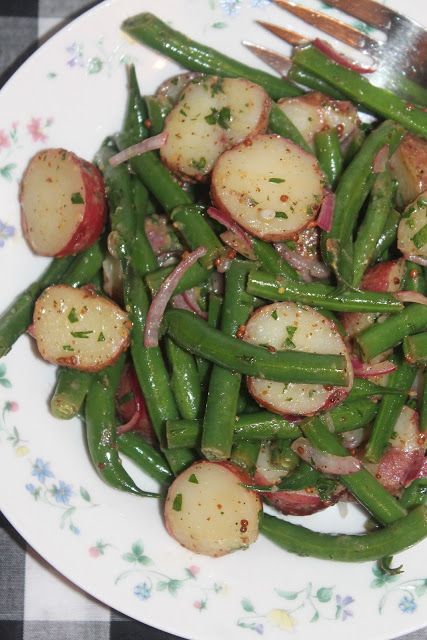 Savory Moments: Green bean and red potato salad Red Potato Recipe, Green Beans Red Potatoes, Five Bean Salad, Beans And Potatoes, Red Potato Recipes, Red Potato Salad, Red Potato, Autumn Food, Green Beans And Potatoes