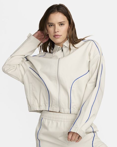 Nike Windbreaker Jacket, Nike Sportswear Women, Sportswear Trends, Jacket Nike, Sports Wear Women, Sportswear Fashion, Woven Jacket, Activewear Fashion, Athleisure Fashion