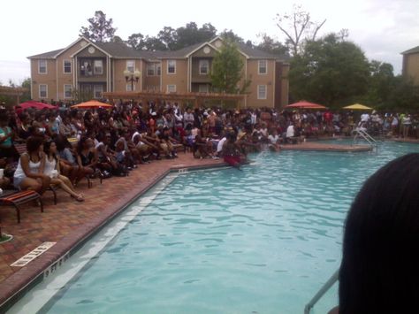 5th Annual African American Pool Party Pool Party Black People, Party Black People, Pool Black, Toddler Party Games, Winter Glam, Backyard Graduation Party, Black Pool, Vintage Garden Parties, Cocktail Party Outfit