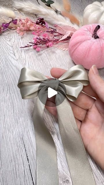 Four Loop Bow How To Make, Bows For Vases Diy, Package Bows Diy How To Make, Tie A Small Bow With Ribbon, Christmas Bow Making Tutorials, Making A Bow Out Of Ribbon, Bow Tie Tutorial Ribbons, Christmas Bows For Gifts, Making A Simple Bow