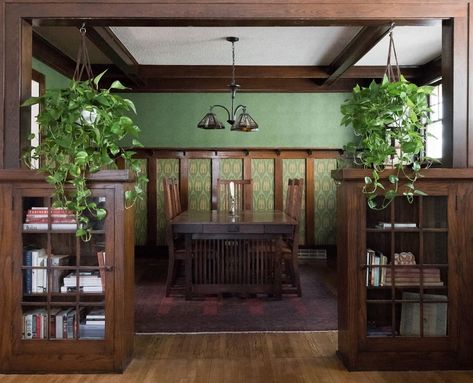 Craftsman Dining Room, Craftsman Home Interiors, Arts And Crafts Interiors, Craftsman Interior, 1920s House, Arts And Crafts House, Genius Ideas, Craftsman Bungalows, Craftsmen Homes