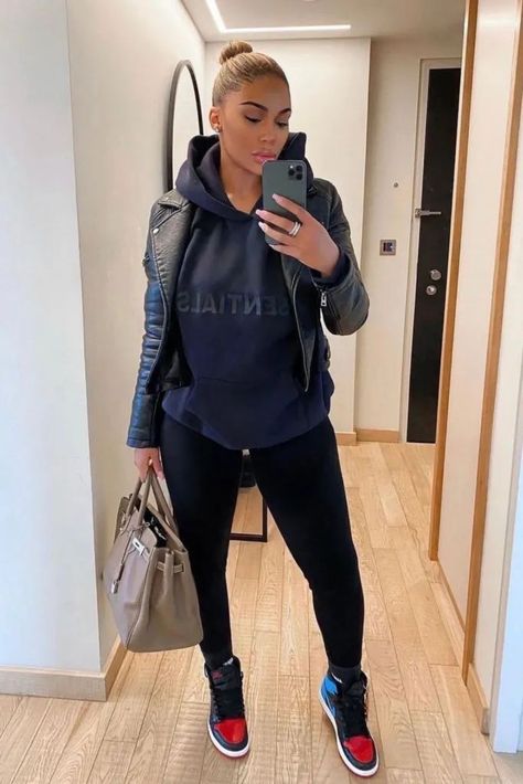 fear of god essentials Outfit Of The Day Black Women, Airport Outfit Black Women Fall, Edgy Chic Fall Outfits, Black Catsuit Outfit Casual, Leggings And Boots Outfit Fall, 61 Degree Weather Outfit, Going Out Sneaker Outfit, Travel Outfits Black Women, Black Mom Fashion