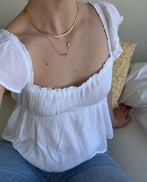 Spring Tops Aesthetic, Broderie Anglaise Blouse Outfit, Flowy Summer Tops, Grunge Street Wear, Dainty Fashion, Spring Ootd, Tøp Aesthetic, Vintage Fairy, Women Y2k