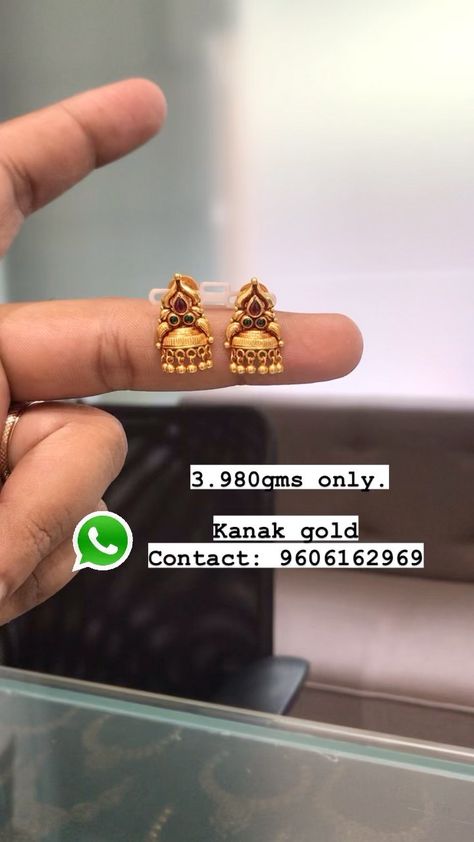 Small Buttas Ear Rings Gold, Jumki Design Gold Small, 3gms Gold Earrings, Small Gold Necklace Indian Jewellery Designs, Antique Gold Earrings Simple, Jumka Gold Designs, New Gold Earrings Designs, Small Jhumki Earrings Gold, Small Buttalu Earrings Gold