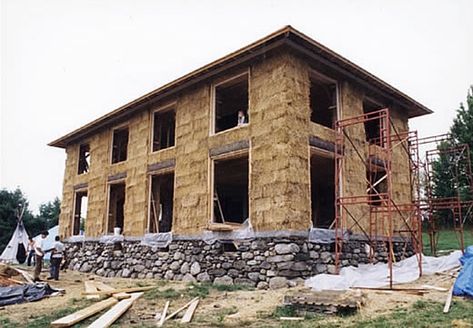 hay house Strawbale Construction, Hay Bail, Strawbale House, Straw Bale Building, Straw Bale Construction, Cordwood Homes, Cob Building, Straw Bale House, Hay House